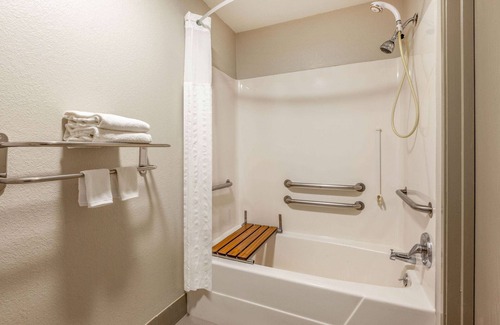 Sturtevant Hotel | Days Inn by Wyndham Sturtevant / Racine / Mount Pleasant