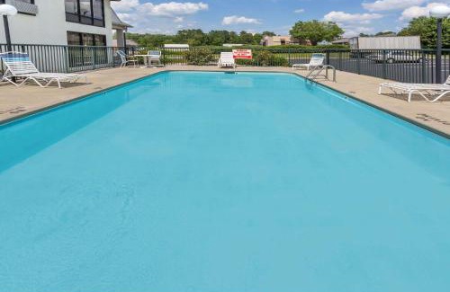 Sanford Hotel | Days Inn by Wyndham Sanford