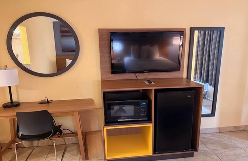 St. Petersburg - Clearwater Hotel | Days Inn by Wyndham St. Petersburg / Tampa Bay Area