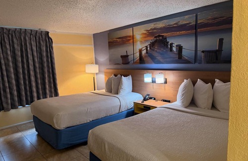 St. Petersburg - Clearwater Hotel | Days Inn by Wyndham St. Petersburg / Tampa Bay Area
