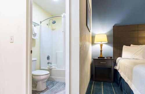 Silver Lake Hotel | Days Inn by Wyndham Tamworth