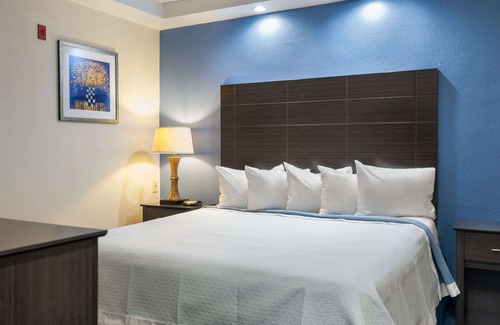 Silver Lake Hotel | Days Inn by Wyndham Tamworth