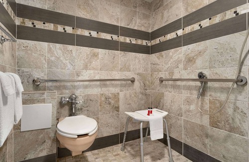 Silver Lake Hotel | Days Inn by Wyndham Tamworth