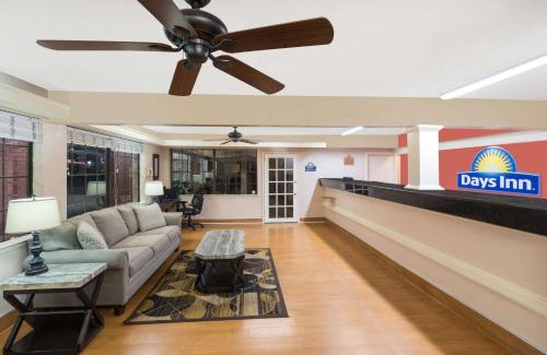 University Park Hotel | Days Inn by Wyndham College Station University Drive