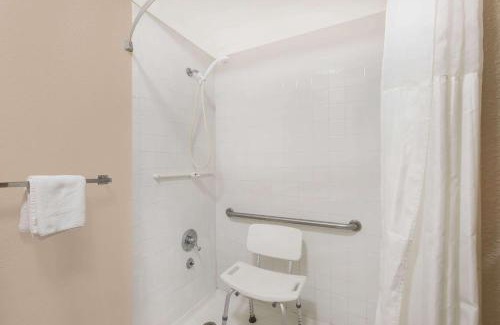 University Park Hotel | Days Inn by Wyndham College Station University Drive