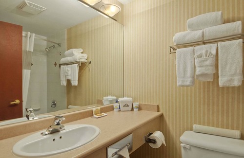 Richmond City Centre Hotel | Days Inn by Wyndham Vancouver Airport