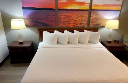 Stevens Point Hotel | Days Inn & Suites by Wyndham Stevens Point