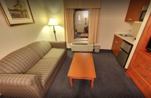 Niagara Falls Hotel | Days Inn & Suites by Wyndham Niagara Falls Centre St. By the Falls