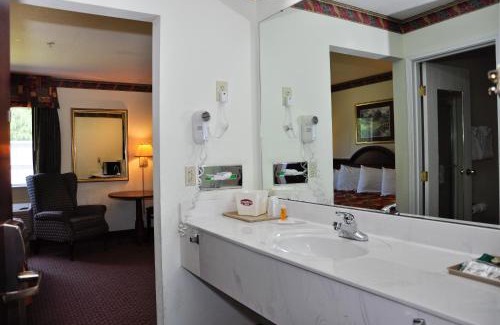 Siler City Hotel | Days Inn & Suites by Wyndham Siler City
