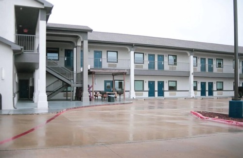 Gonzales Hotel | Studio 6 Gonzales, TX