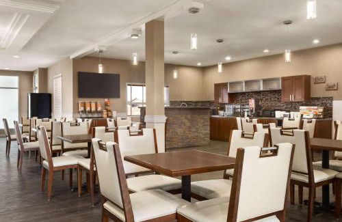Brooks Hotel | Days Inn & Suites by Wyndham Brooks