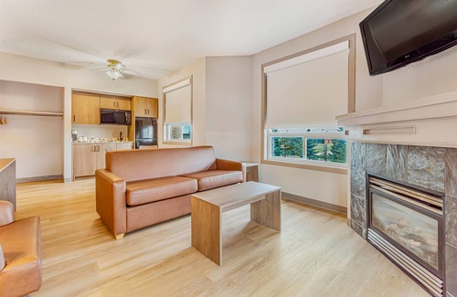 West Edmonton Hotel | Days Inn & Suites by Wyndham West Edmonton