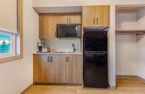 West Edmonton Hotel | Days Inn & Suites by Wyndham West Edmonton