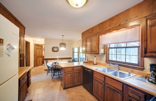 Dayton Casa | ¡NUEVO! Dayton Home con piscina, porche y terraza en 37 acres!