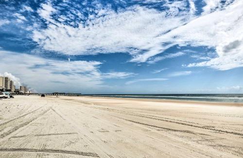 Ocean View Halifax Estates Apartamento | Daytona Condo with Community Pool, Walk to Beach!