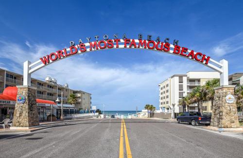 Davis Apartamento | Daytona Condo with Beautiful Ocean and City View