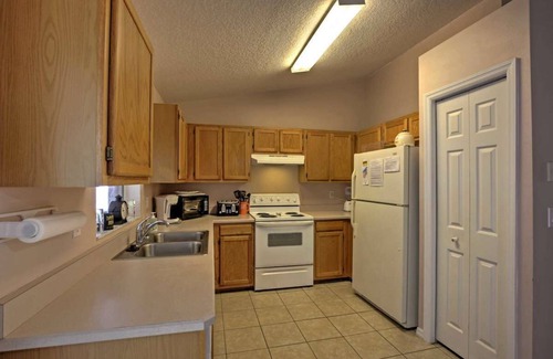 Holly Hill Casa | DAYTONA “PICTONA” 3BR/2BA POOL HOME, NASCAR/ROLEX/TURKEY RUN/LPGA GOLF TOO!