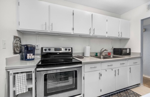 South Daytona Casa | Daytona's Dual Delight: Beach & Speedway Access