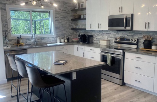 Westerose Cabina | Daze Off - Modern Cabin at Pigeon Lake (Pet Friendly)