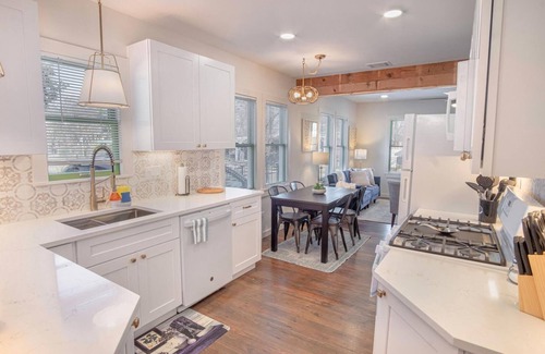 Southtown Casa | Dazzling 3 BR 2 BA Home Near Downtown Tower Americas