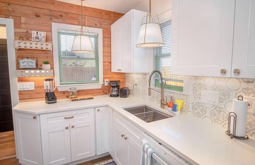 Southtown Casa | Dazzling 3 BR 2 BA Home Near Downtown Tower Americas