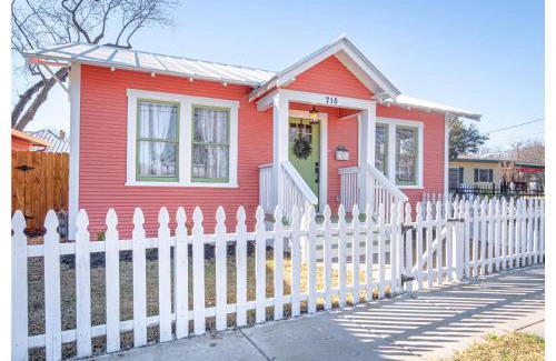 Southtown Casa | Dazzling 3 BR2 BA Home Near Downtown Tower Americas