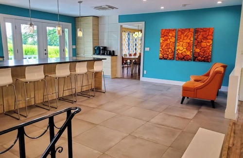 Swan Lake Casa | Dazzling Design, Hot Tub, Huge Rooms, Privacy, 20 acres
