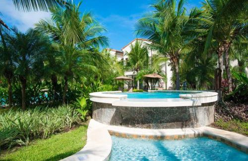 Coco Casa | Dazzling End Unit in Coco with Lots of Windows and Light Sleeps 8