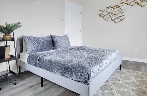Downey Casa | Dazzling Getaway Near Disney/ Knott’s and Beaches