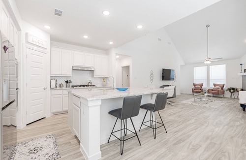 Royse City Casa | Dazzling Newly Built Modern Home 17 minutes from Rockwall Harbor. Pet Friendly!