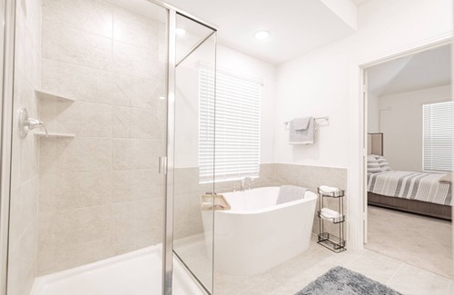 Royse City Casa | Dazzling Newly Built Modern Home 17 minutes from Rockwall Harbor. Pet Friendly!