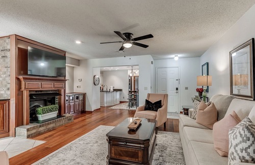 Norman Casa | DB Barton Retreat 2-King bedroom house close to OU, in serene Norman