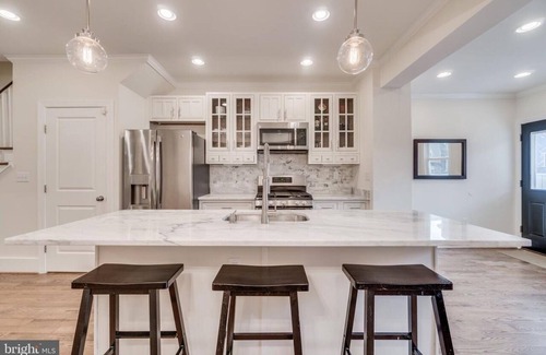Petworth Casa | DC Rowhome ✲ HUGE Roofdeck & Parking ✲ 3br | 2.5ba