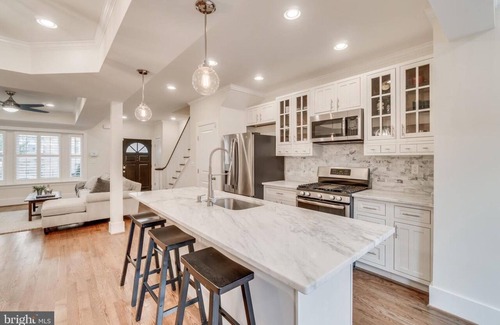 Petworth Casa | DC Rowhome ✲ HUGE Roofdeck & Parking ✲ 3br | 2.5ba