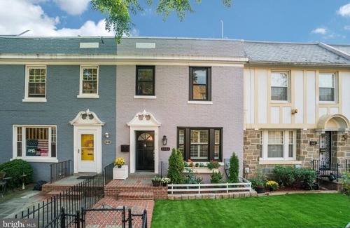 Petworth Casa | DC Rowhome ✲ HUGE Roofdeck & Parking ✲ 3br | 2.5ba