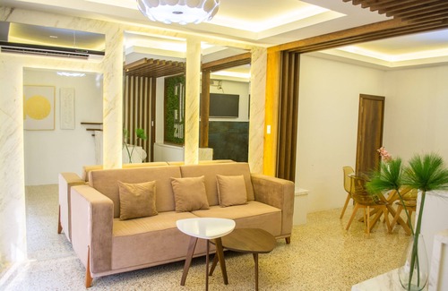 Simón Bolívar Casa | DC Suites Aeropuerto