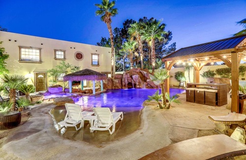 Spring Valley Casa | DD Glamorous 11BD/13BA Mansion Near Vegas Strip-3.7mi