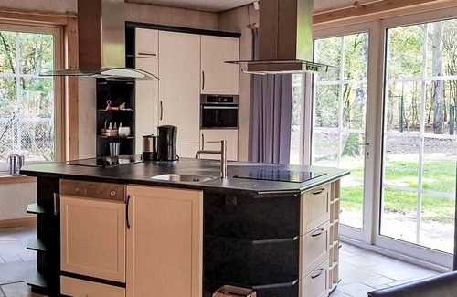 Bosgebied Hoenderloo Casa | De Bosuil by Interhome