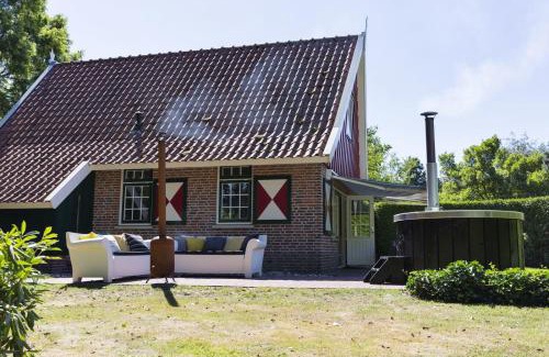 Lievelde Casa | De Brittenburg 4-persoons, finse sauna, hottub, sunshower, grote zonnige omheinde tuin, wifi en huisdier vriendelijk