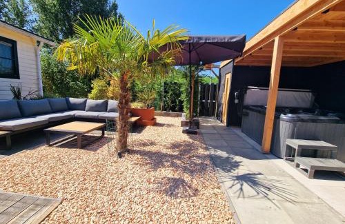 Sint-Annaland Chalet De Esquí | De droom van Zeeland met jacuzzi & Finse sauna