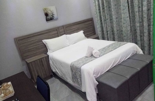 Polokwane Cabina | DE ELLAS BOUTIQUE LODGE