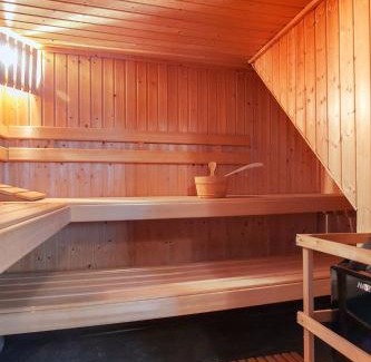 Lekkerkerk Apartamento | De Kapiteinshut aan de rivier met XL ligbad en sauna