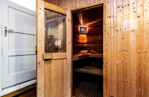 Lekkerkerk Apartamento | De Kapiteinshut aan de rivier met XL ligbad en sauna