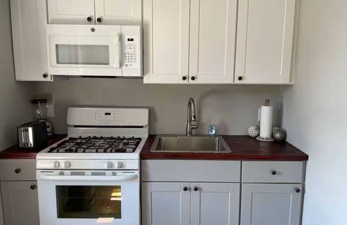 Audubon Apartamento | De la Luna Vintage Apartment unit in Audubon - Family friendly area