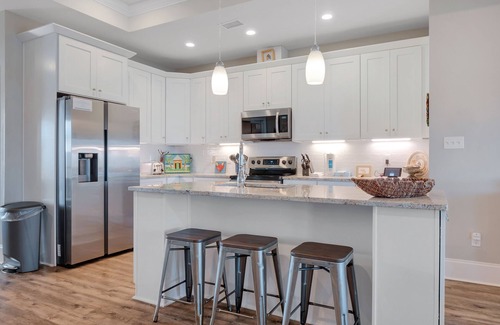 East End Casa | De La Sol: Charming SGI Home - Private Pool, Pet Friendly, Sleeps 10!