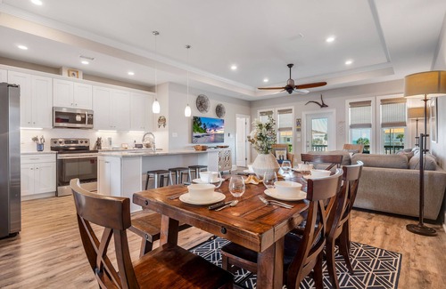 East End Casa | De La Sol: Charming SGI Home - Private Pool, Pet Friendly, Sleeps 10!