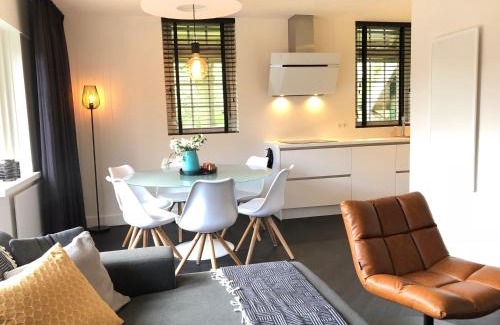 Lievelde Casa | De Lindenburg met privé hottub, sunshower, sauna, grote tuin met weidezicht en vrije ligging, 6-persoons