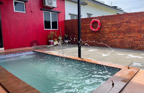 Si Rusa Casa | De.One Homestay