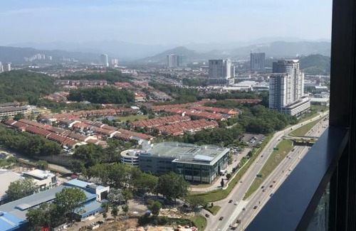 Seri Kembangan Apartamento | De ONe HomeStay#Wifi#Netflix#Highfloor unit