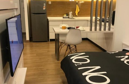 Seri Kembangan Apartamento | De ONe HomeStay#Wifi#Netflix#Highfloor unit